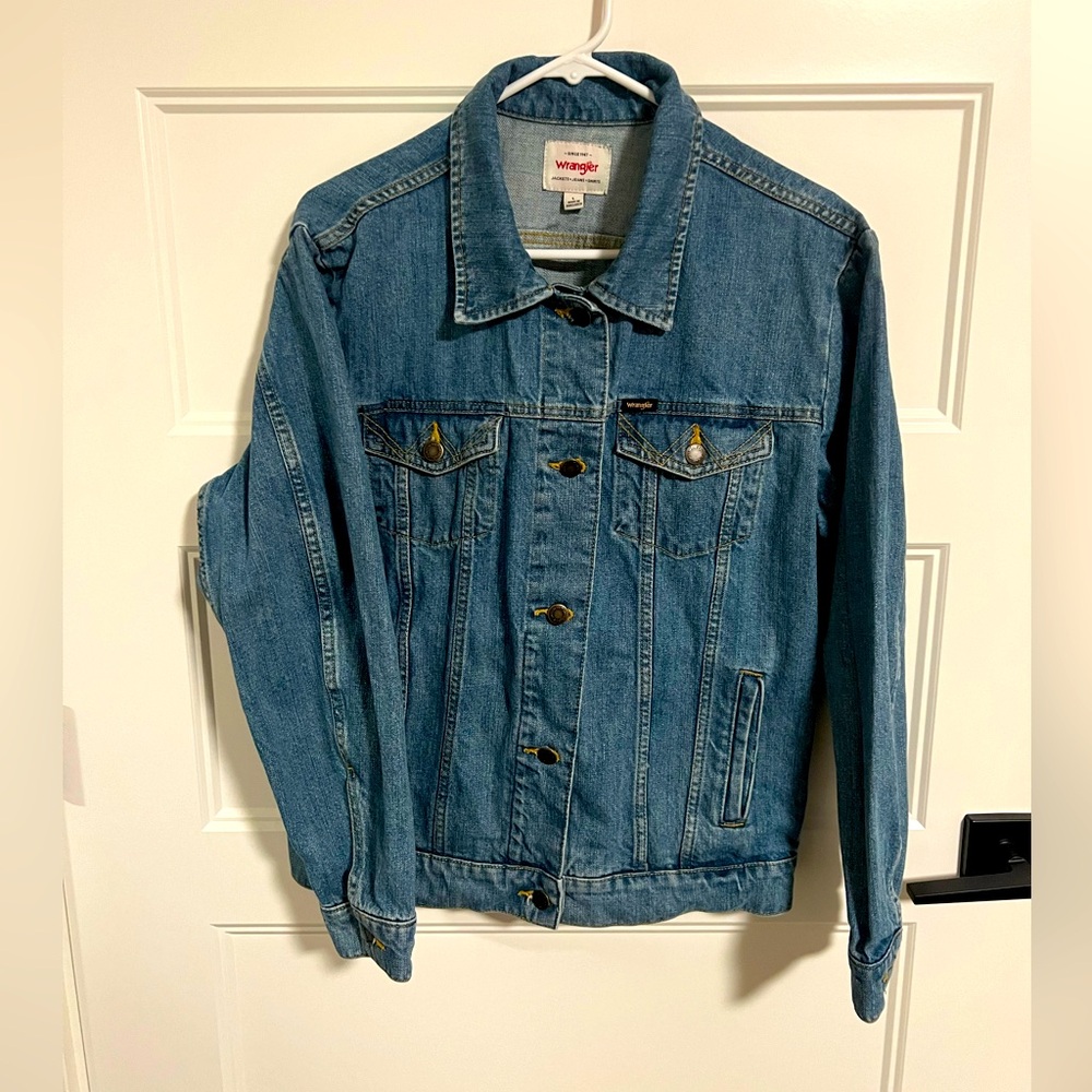 Wrangler Womens Memory Maker Denim Jean Jacket with Pockets, Large, Basin color